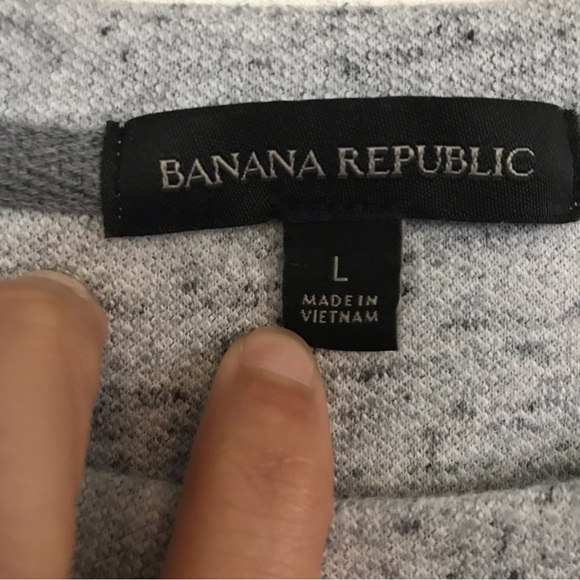 Banana Republic grey sweater. Large Mens - Picture 5 of 5